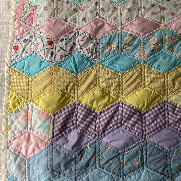 Vintage baby quilt - Picture 4 of 7